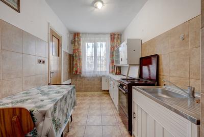 Apartament 3 camere decomandat Titan, Pta. 1 Decembrie - 8