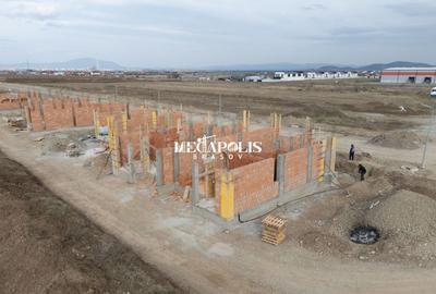 Casă individuală cu 4 camere cu Canalizare în Central - 9