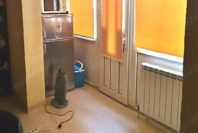 Apartament cu 3 camere semidecomandat în Central - 1