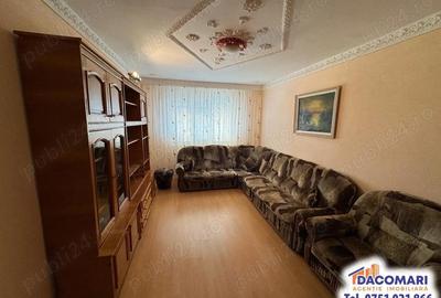 Apartament cu 3 camere decomandat în Micro 17