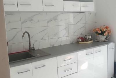 Apartament cu 3 camere decomandat în Micro 3