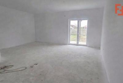 Duplex cu 4 camere cu Canalizare în Moșnița Nouă - 1