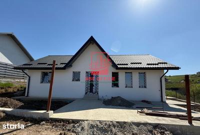 Casă cu 3 camere decomandat cu Teren 300 Mp în Bârnova