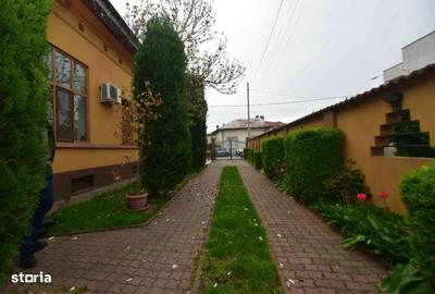 Apartament cu 4 camere în Central - 2