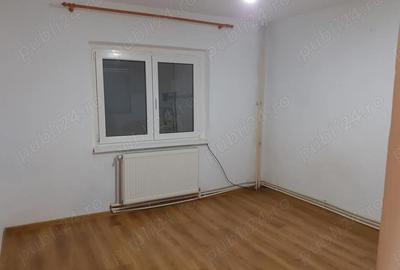 Apartament cu 2 camere decomandat în Calarași 4 - 12