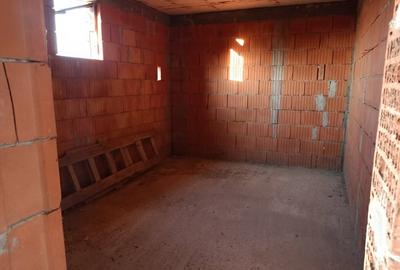 Casă cu 4 camere cu Teren 1200 Mp în Corabia - 2