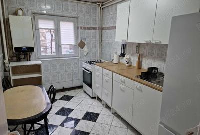 Apartament cu 3 camere decomandat în Apărătorii Patriei - 2