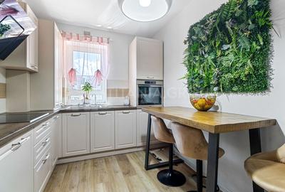 Apartament cu 3 camere decomandat, mobilat în Tractorul - 11