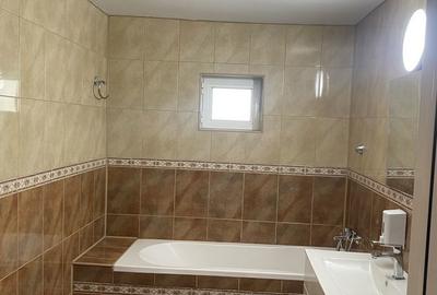 Casă cu 4 camere cu Teren 500 Mp în 1 Mai - 2