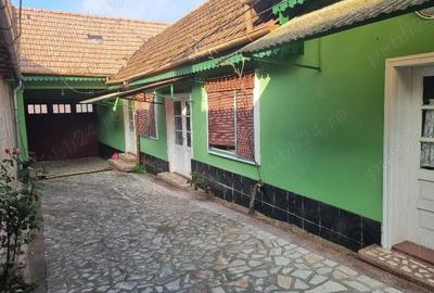 Casă cu 6 camere în Ciclova Română - 1