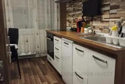 Apartament cu 3 camere decomandat în Tractorul - 3