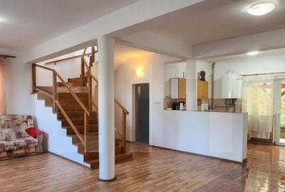 Casa superba cu 4 camere de vanzare Casa superba cu 4 camere de vanzare - 1