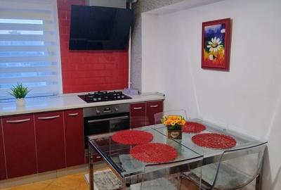 Apartament cu 3 camere decomandat în Tei