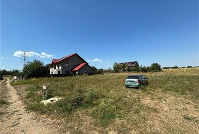 Teren intravilan de 700 mp, în 9 Mai - 5