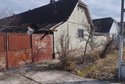 Casă cu 4 camere în Buteni - 1