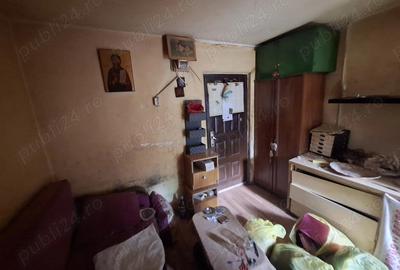 Garsionera RAHOVA langa piata , etaj 3, 15mp, bloc din 1972 - 3