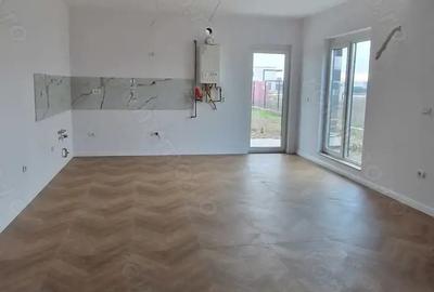 Casă cu 5 camere cu Teren 365 Mp în Covaci