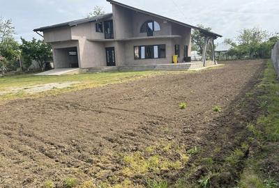 Casă cu 4 camere cu Teren 1600 Mp în Ciochina - 6