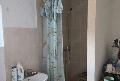 Casă cu 4 camere în Romanești