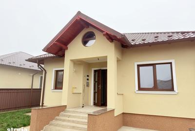 Casă cu 3 camere cu Teren 300 Mp în Central