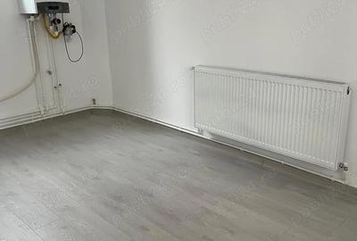 Spațiu comercial, de 90 mp, în Central - 3