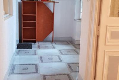 Casă cu 3 camere în Central