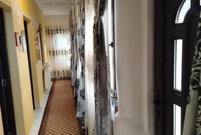 Casă cu 5 camere cu Canalizare în Central - 8