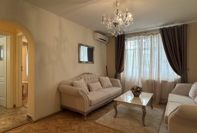 Apartament cu 3 camere semidecomandat în Crișan I