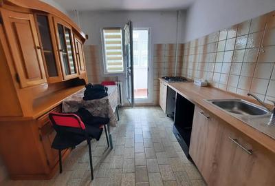 Apartament cu 3 camere decomandat în Crângași
