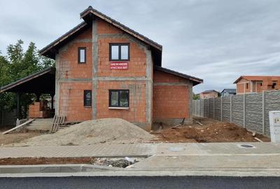 Casă cu 4 camere în Giarmata