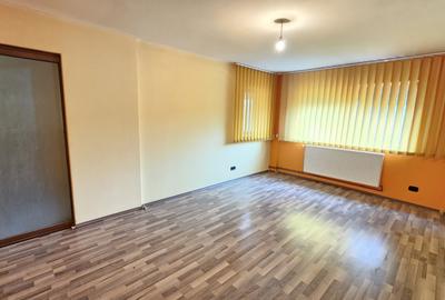 Apartament zona Siderurgistilor Vest, 3 camere - 75000 Euro - 2