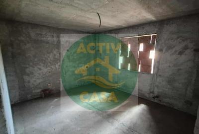 Casă cu 4 camere cu Teren 1000 Mp în Roman - 2