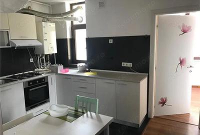 Apartament cu 3 camere semidecomandat în Dristor - 2