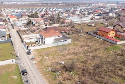 Teren Construcții intravilan de 1833 mp, în Est - 2