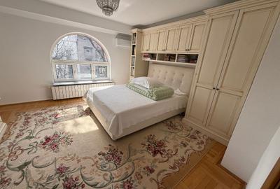 Casă individuală cu 7 camere cu Teren 200 Mp în Dorobanți - 1