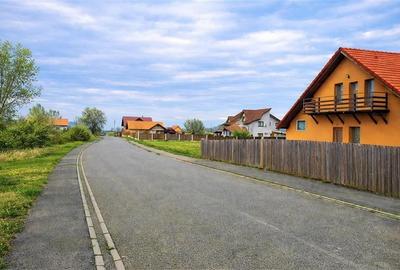 Teren intravilan,constructii,1.400 mp,cartier nou,utilitati,acces facil - 2