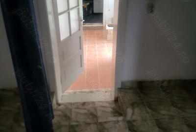 Vand casa cu curte cu gradina, situata central. - 8