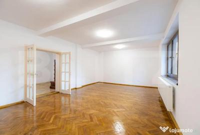 Spațiu comercial, de 62 mp, în Central - 8