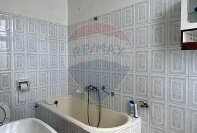 Casa interbelica de vanzare, 4 camere, ultracentral Galati - 10