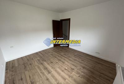 Casă individuală cu 4 camere cu Canalizare în Cetate - 8
