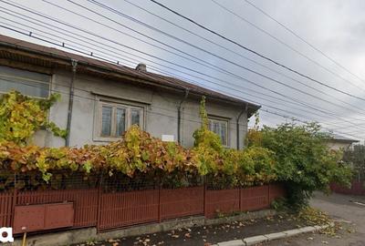 Casă cu 6 camere cu Teren 120 Mp în Central - 1