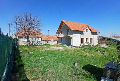 Casă cu 4 camere cu Teren 1000 Mp în Drașov - 2