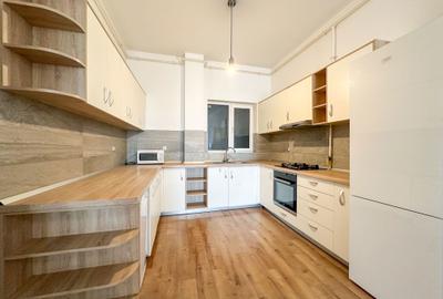 Apartament cu 3 camere semidecomandat în Central - 4