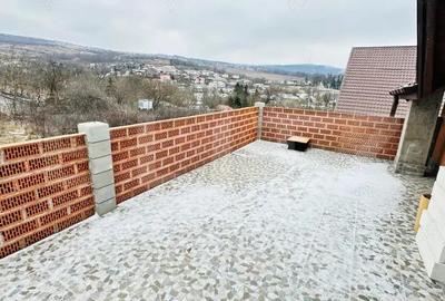 Casă cu Teren 500 Mp în Bucium