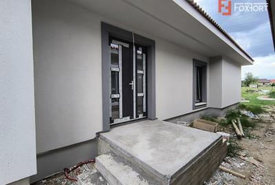 Casă individuală cu 4 camere cu Canalizare în Giroc