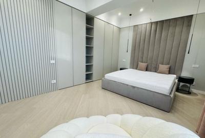 Apartament cu 4 camere decomandat în Tineretului