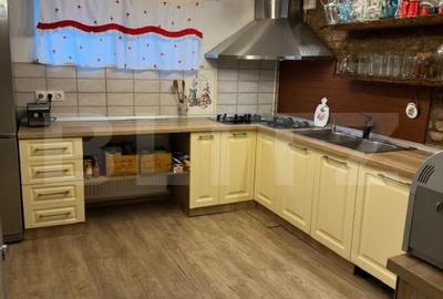 Casă individuală cu 8 camere cu Canalizare în Central - 10