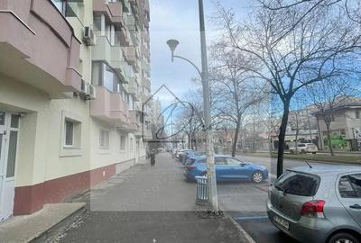 Apartament cu 4 camere decomandat în Doamna Ghica