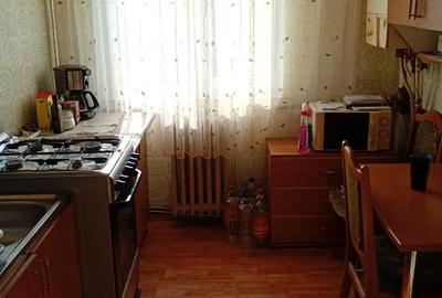 Apartament cu 2 camere semidecomandat în Micro 4 - 2