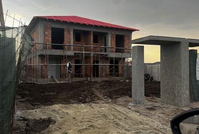 Casă cu 4 camere cu Canalizare în Central